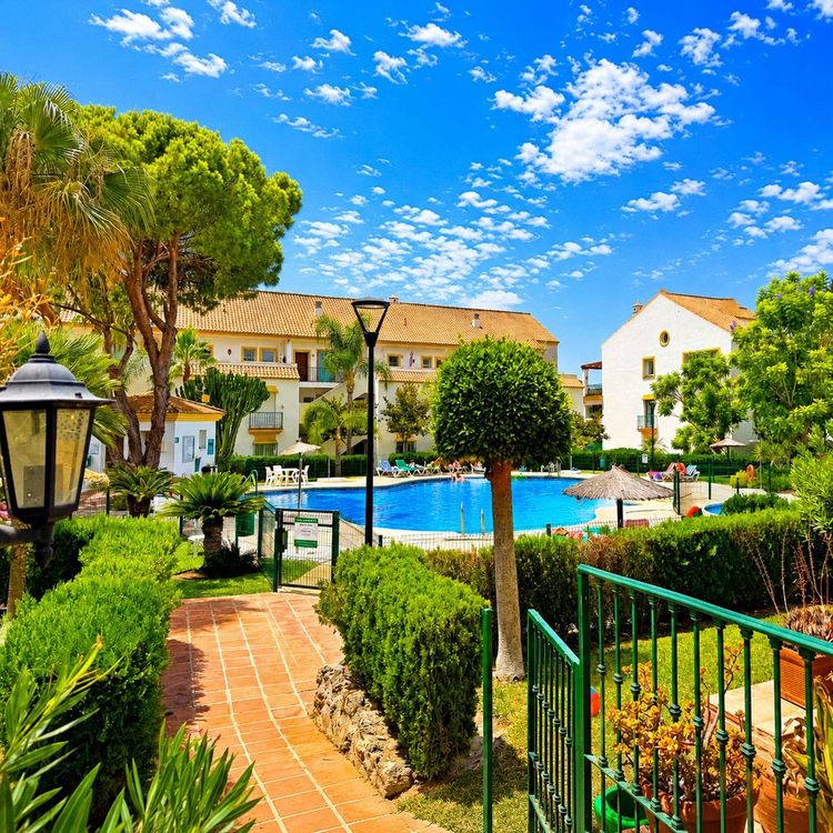 Apartment | Resale in Carib Playa in Carib Playa, Marbesa, Costa del Sol - Photo 2