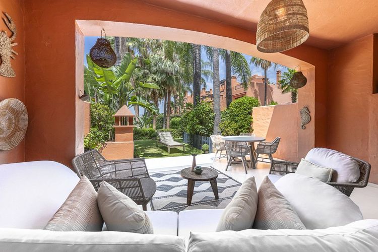 House | Resale in The Golden Mile in The Golden Mile, Costa del Sol - Photo 3