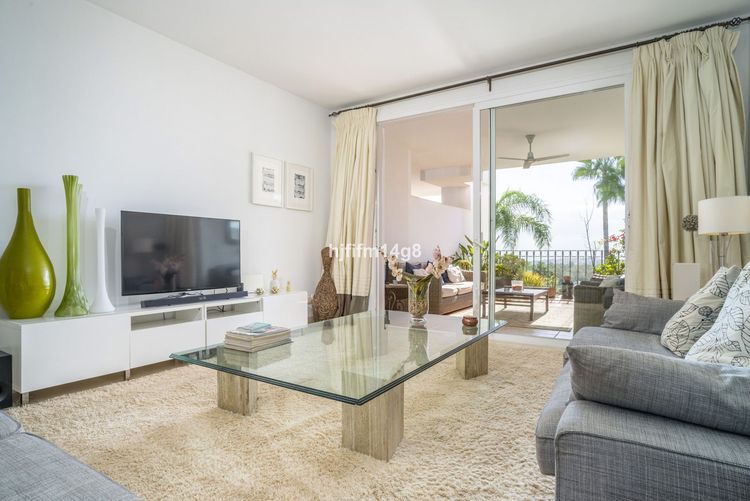 Apartment | Resale in Nueva Andalucía in Nueva Andalucía, Costa del Sol - Photo 3