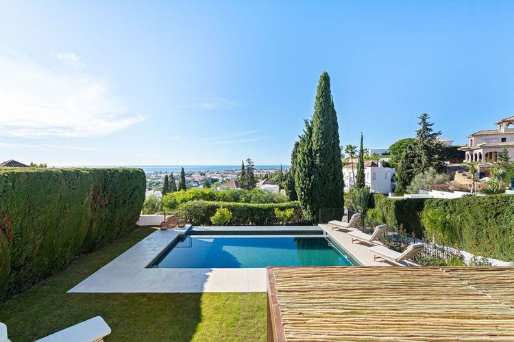 House | Resale in Benahavís in Benahavís Others, Costa del Sol - Photo 2