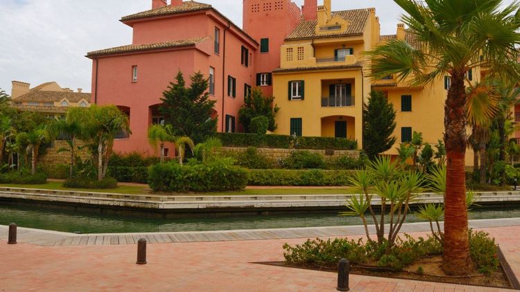 House | Resale in Casares in Casares Others, Costa del Sol - Photo 4