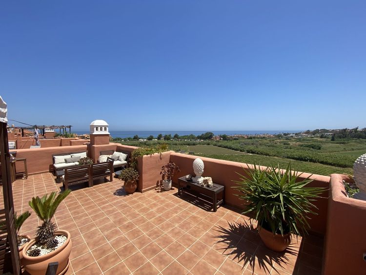 Penthouse | Resale in La Duquesa in La Duquesa, Costa del Sol - Photo 5