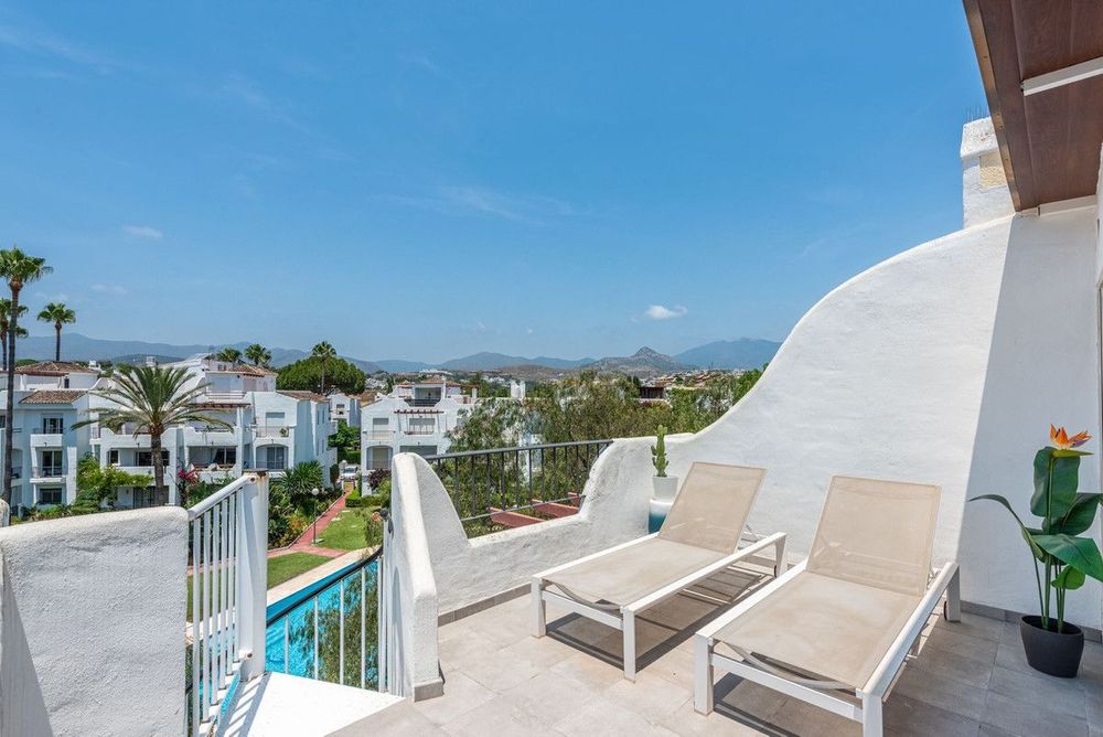 Penthouse | Resale in Estepona in Estepona, Costa del Sol - Main property photo