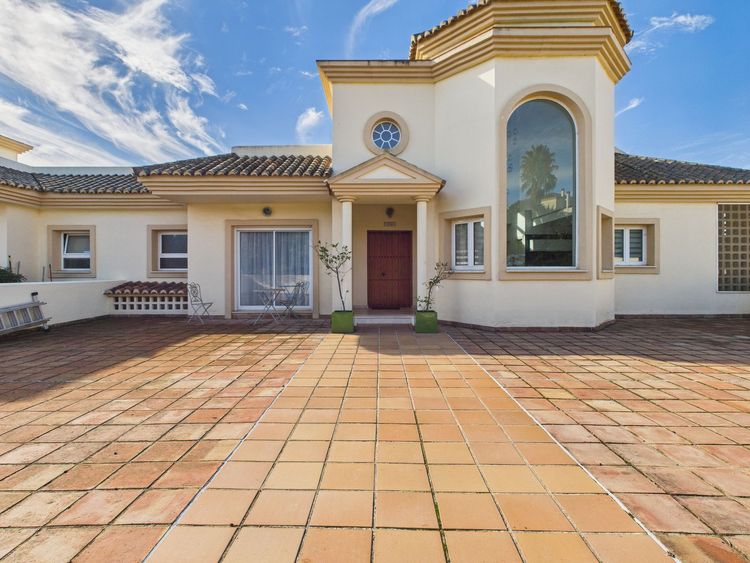 Penthouse | Resale in San Roque - Development photo 1