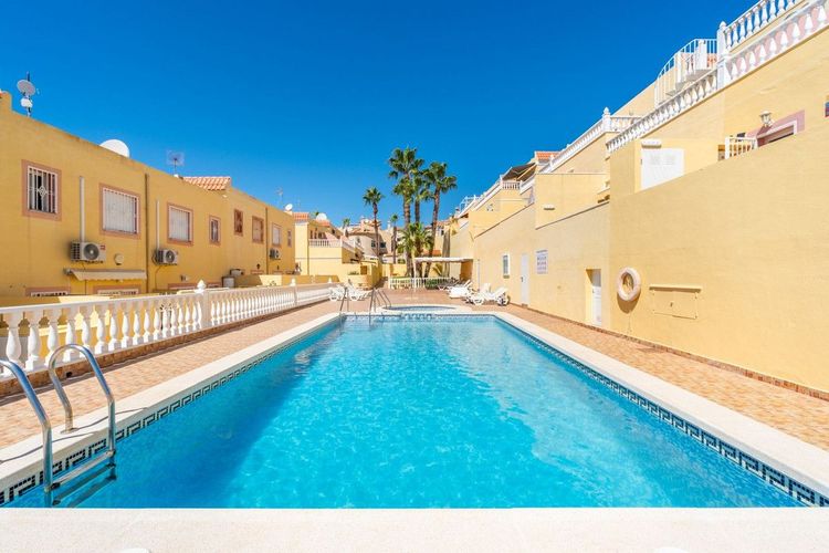 House | Resale in Villamartin in Villamartin, Orihuela Costa, Costa Blanca - Photo 2