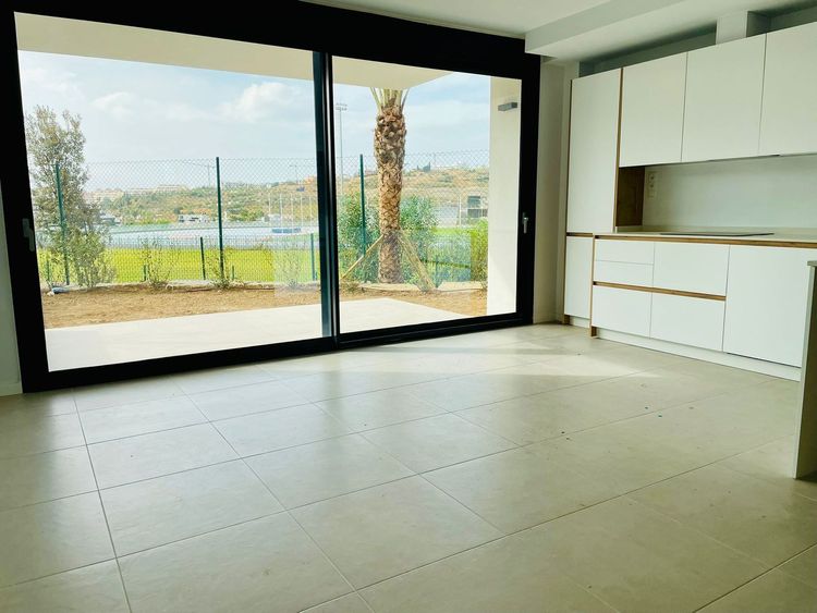 Apartment | Resale in Estepona in Estepona, Costa del Sol - Photo 5