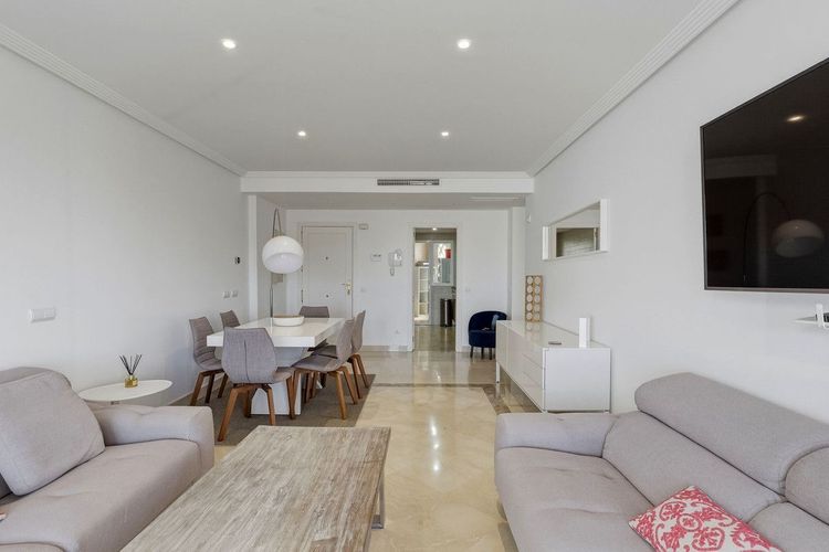 Penthouse | Resale in Los Arqueros in Los Arqueros, Costa del Sol - Photo 3