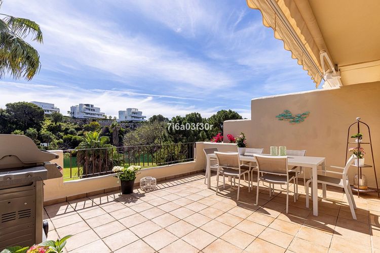 Penthouse | Resale in Benahavís in Benahavís, Costa del Sol - Photo 2