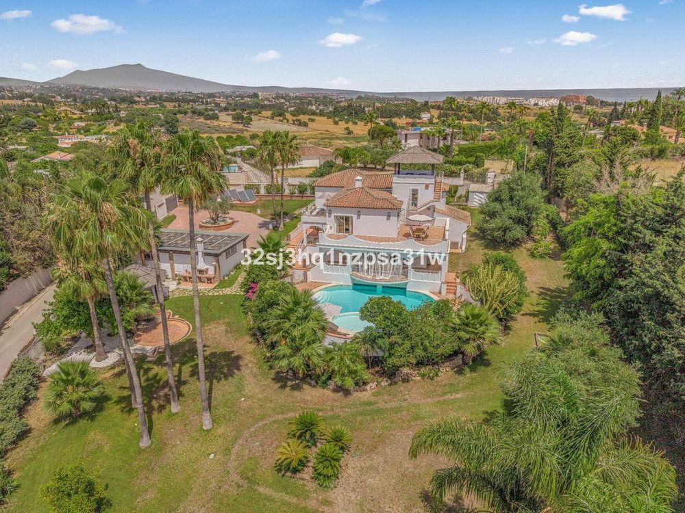 House | Resale in Estepona in Estepona, Costa del Sol - Main property photo