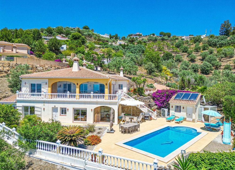 House | Resale in Arenas in Arenas, Costa del Sol - Main property photo