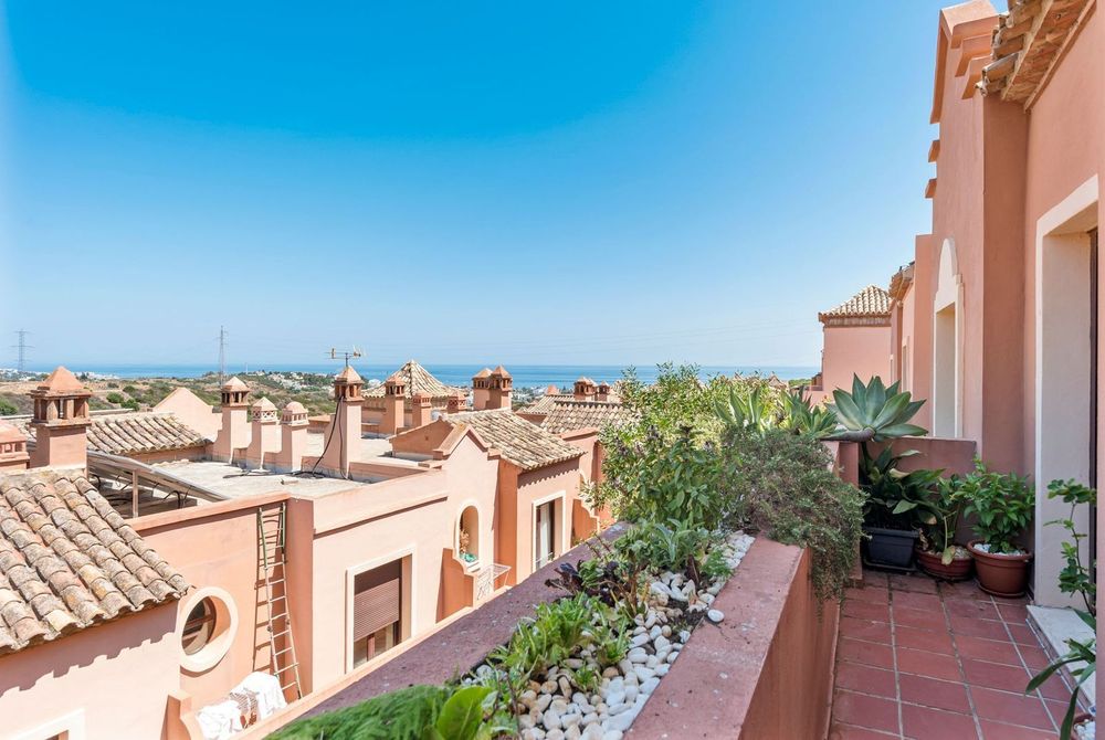 House | Resale in Estepona in Estepona, Costa del Sol - Main property photo