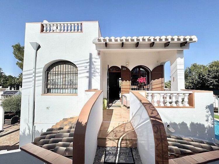 House | Resale in Villamartin in Villamartin, Costa Blanca - Photo 4