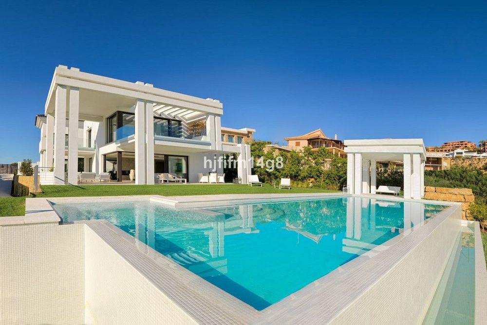 House | Resale in Los Flamingos in Los Flamingos, Costa del Sol - Main property photo