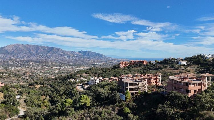 House | Resale in La Mairena in La Mairena, Costa del Sol - Photo 3