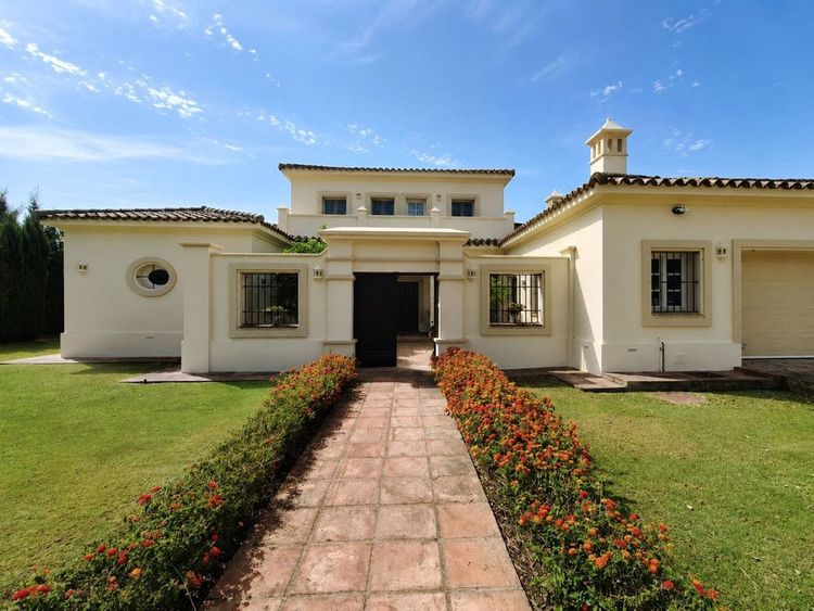 House | Resale in San Roque Club in San Roque Club, Costa del Sol - Photo 3