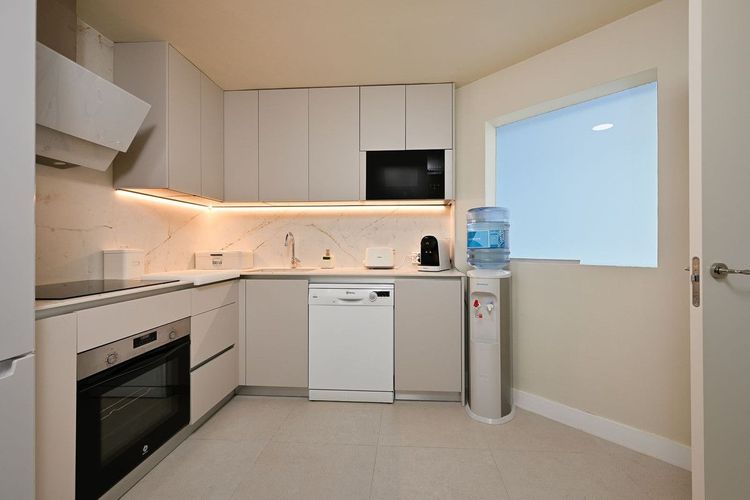 Apartment | Resale in Elviria in Elviria, Costa del Sol - Photo 4