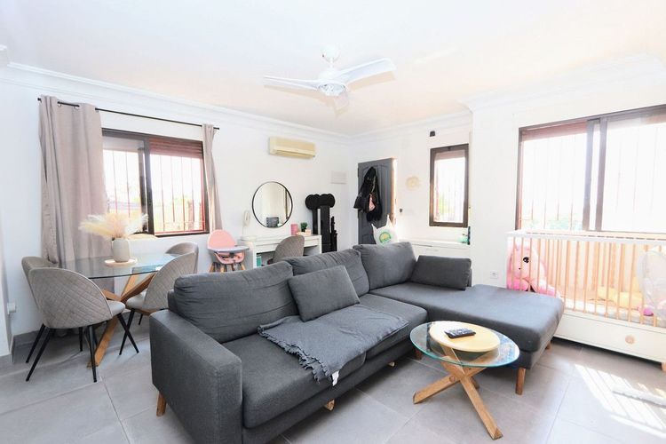 House | Resale in Villamartin in Villamartin, Costa Blanca - Photo 5