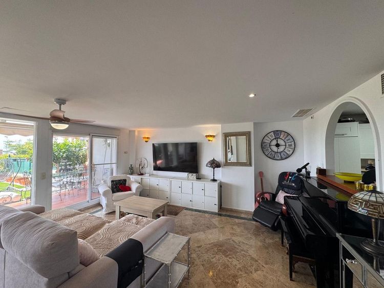 House | Resale in Estepona in Estepona, Costa del Sol - Photo 5