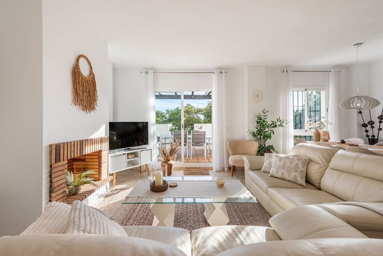 Penthouse | Resale in Nueva Andalucía in Nueva Andalucía Others, Costa del Sol - Photo 4