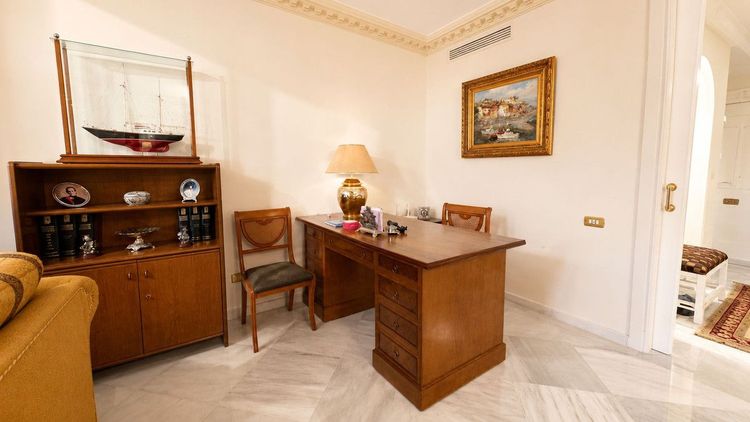 Apartment | Resale in Marbella in Marbella Others, Costa del Sol - Photo 5