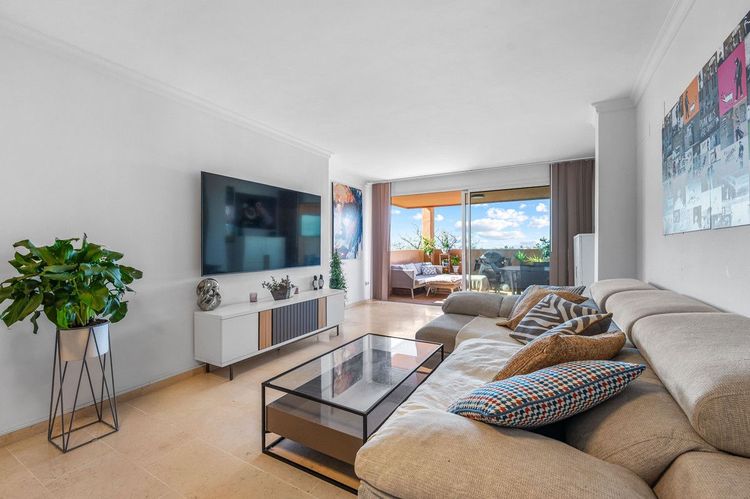 Apartment | Resale in Elviria in Elviria, Costa del Sol - Photo 3