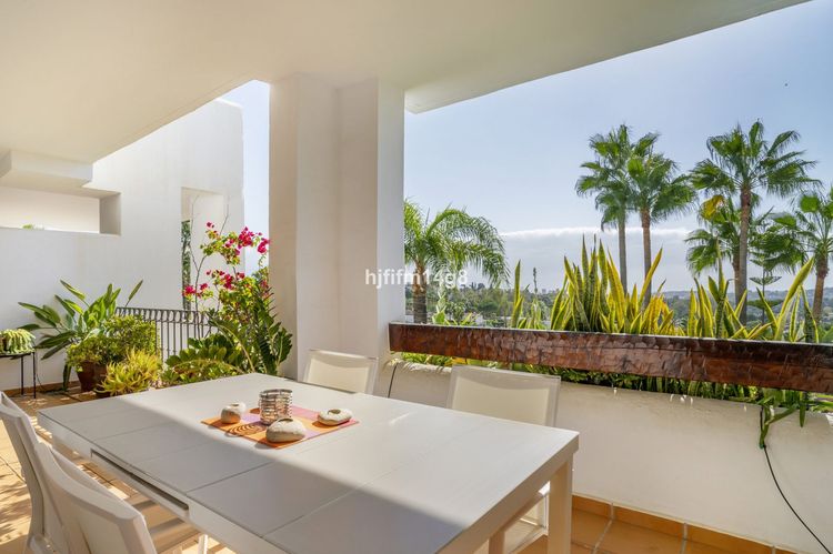 Apartment | Resale in Nueva Andalucía in Nueva Andalucía, Costa del Sol - Photo 2