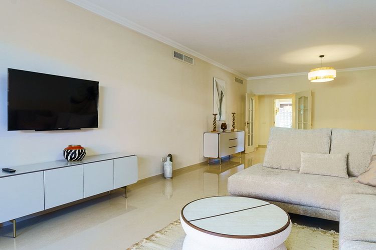 Apartment in Puerto Banús in Puerto Banús, Nueva Andalucía, Costa del Sol - Photo 3