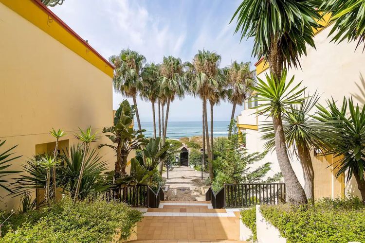 Apartment | Resale in Marbella in Marbella, Costa del Sol - Photo 2
