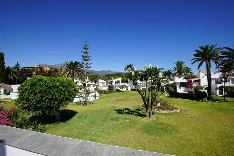House | Resale in Estepona in Estepona, Costa del Sol - Photo 5