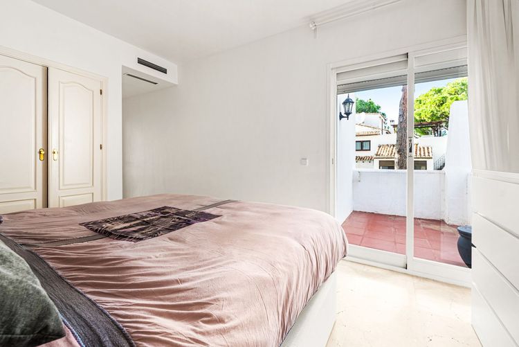 Apartment | Resale in Nueva Andalucía in Nueva Andalucía Others, Costa del Sol - Photo 5