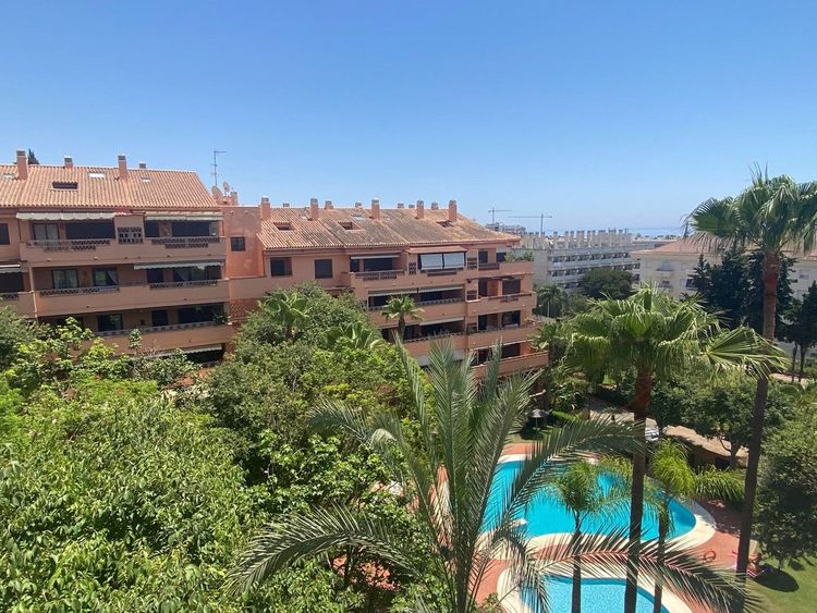 Apartment | Resale in The Golden Mile in The Golden Mile, Costa del Sol - Photo 2