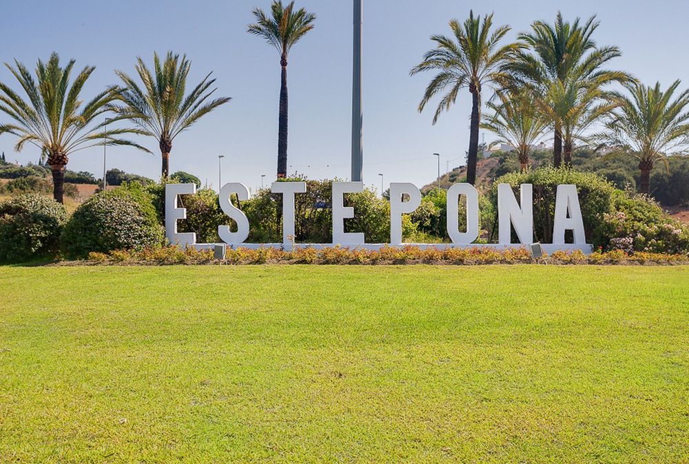 Apartment | Resale in Estepona in Estepona, Costa del Sol - Main property photo