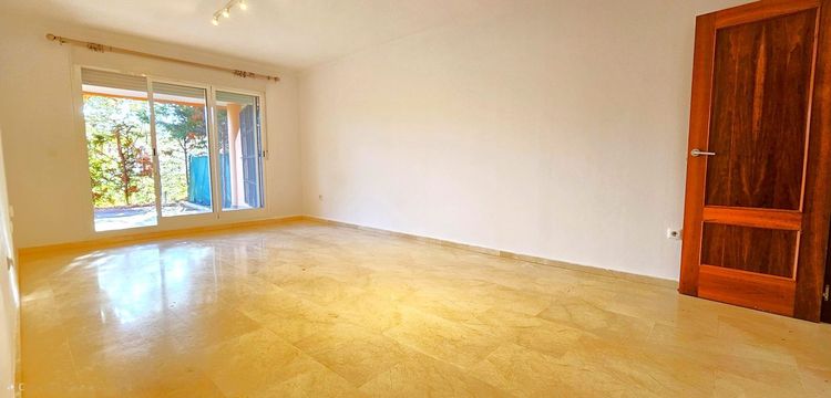 Apartment | Resale in Elviria in Elviria, Costa del Sol - Photo 5