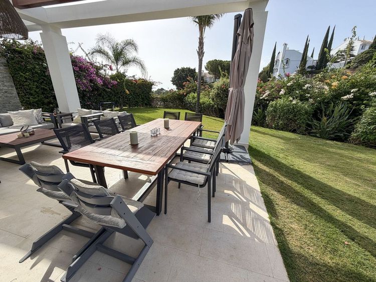 House | Resale in Cabopino in Cabopino, Costa del Sol - Photo 3