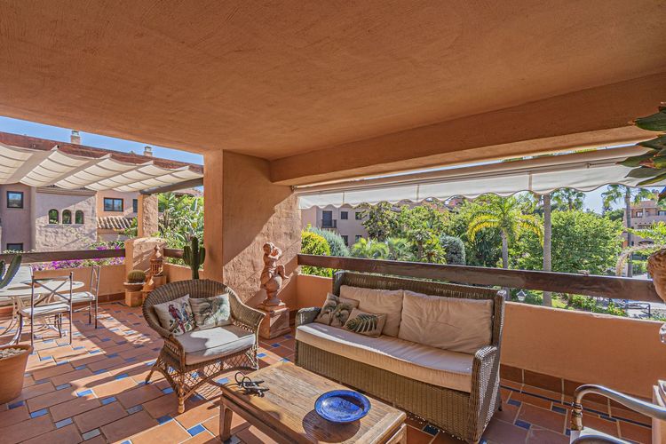 listing card gallery