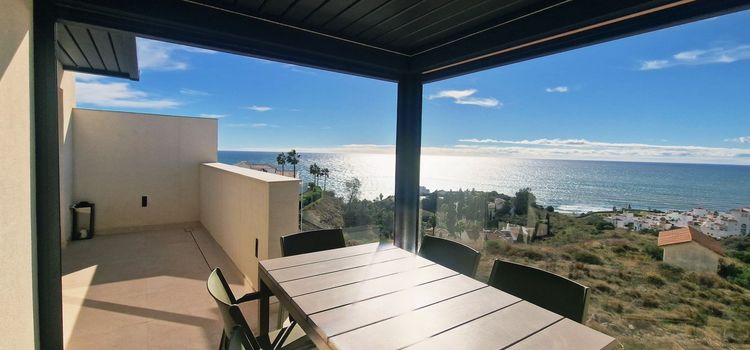 House | Resale in Torrox Costa in Torrox Costa, Costa del Sol - Photo 4