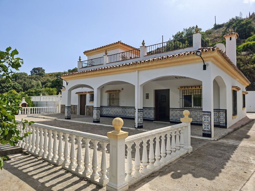 House | Resale in Estepona in Estepona, Costa del Sol - Main property photo