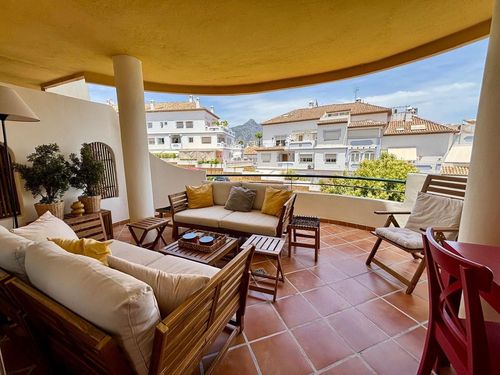 Apartment | Resale in Aloha — Aloha, Costa del Sol