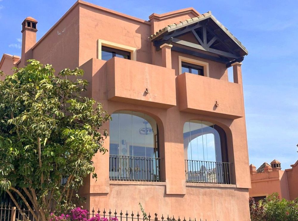 House | Resale in Estepona in Estepona, Costa del Sol - Main property photo
