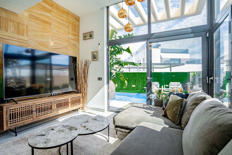 House | Resale in Lomas de Cabo Roig in Lomas de Cabo Roig, Costa Blanca - Photo 4