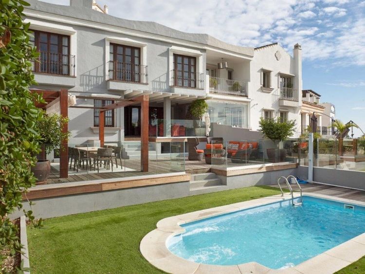 listing card gallery