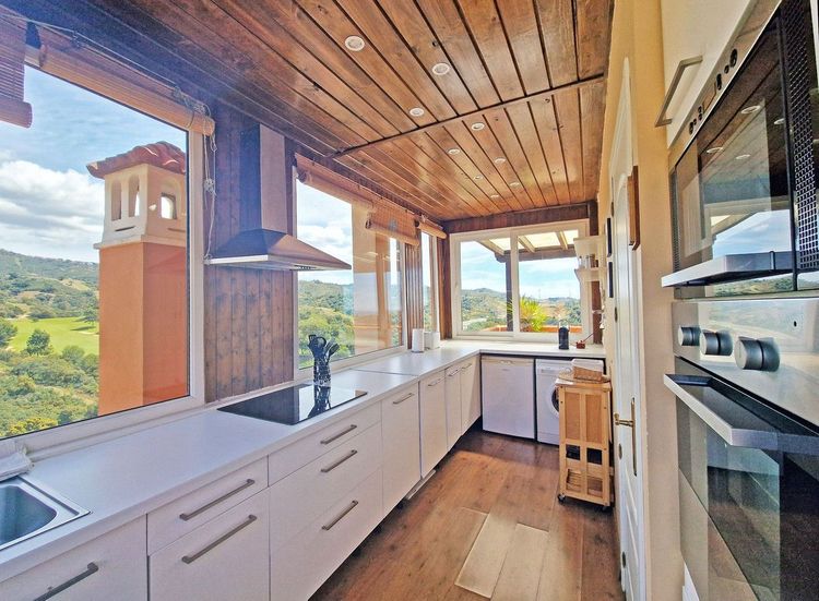 Penthouse | Resale in Elviria in Elviria, Costa del Sol - Photo 3