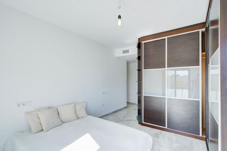 Apartment | Resale in Las Lagunas in Las Lagunas, Costa del Sol - Photo 5