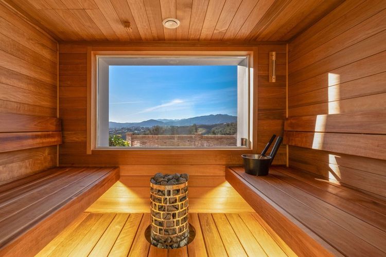 House | Resale in Sierrezuela in Sierrezuela, Costa del Sol - Photo 4