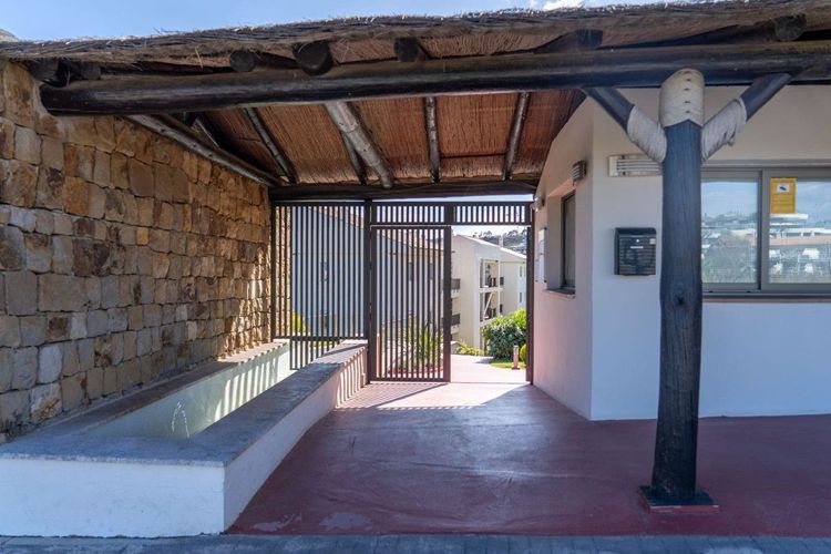 Apartment | Resale in Estepona in Estepona, Costa del Sol - Photo 4