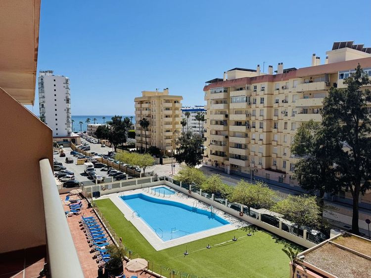 Apartment | Resale in Benalmadena Costa in Benalmadena Costa, Costa del Sol - Photo 2