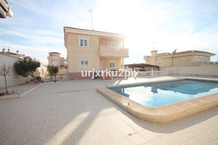 House | Resale in Aguas Nuevas in Aguas Nuevas, Costa Blanca - Photo 2