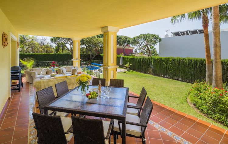 House | Resale in Elviria in Elviria, Costa del Sol - Photo 5