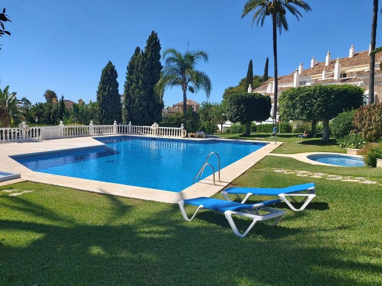 Apartment | Resale in El Paraiso in El Paraiso, Costa del Sol - Photo 2