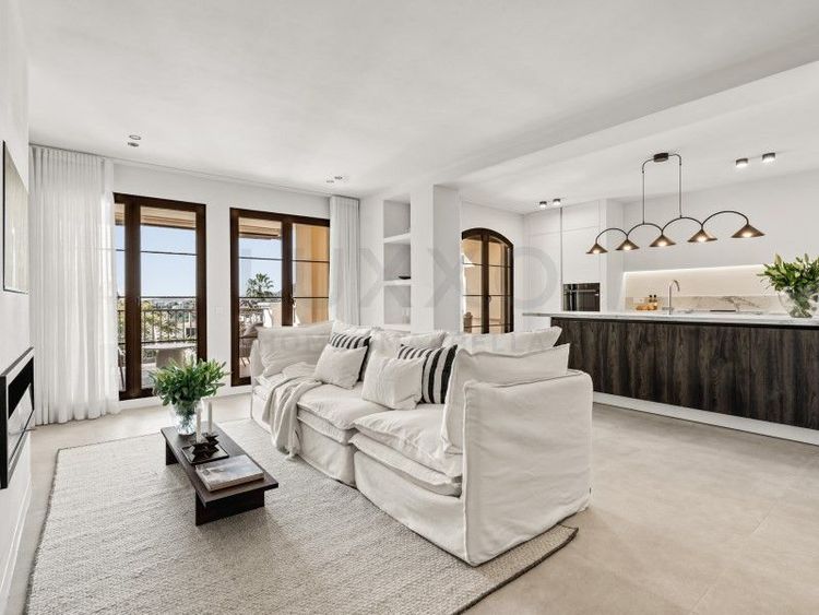 Apartment | Resale in Benahavís in Benahavís Others, Costa del Sol - Photo 2